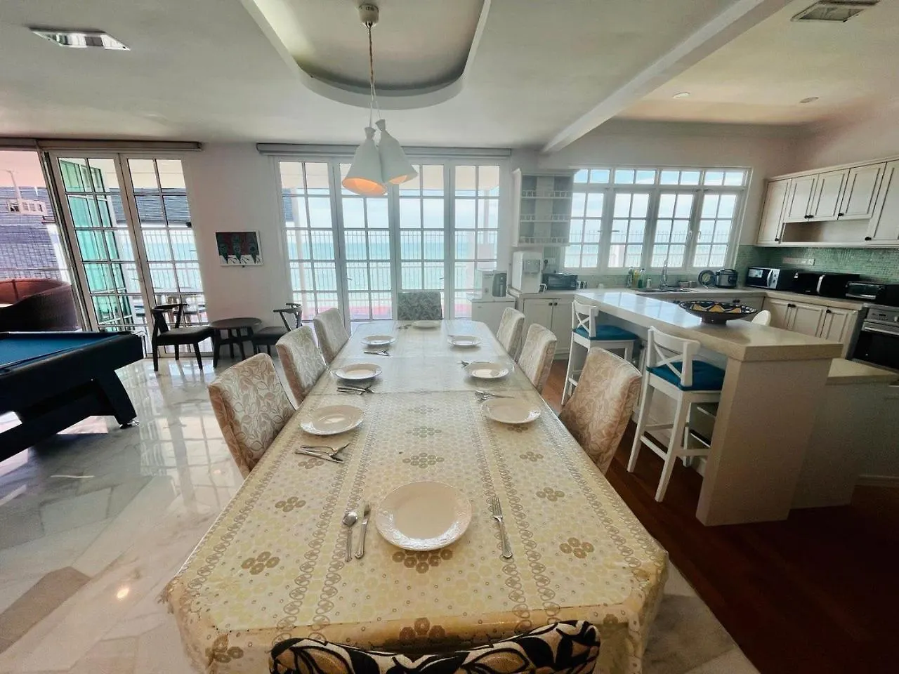 Вилла Beachfront Family Bungalow With Seaview Pool, Ktv, Pool, Ps5, Speaker System, Bbq & More!! Танджунг-Бунга Малайзия
