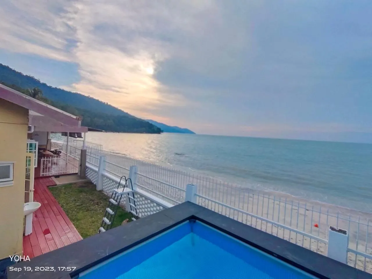 Beachfront Family Bungalow With Seaview Pool, Ktv, Pool, Ps5, Speaker System, Bbq & More!! Танджунг-Бунга Вилла