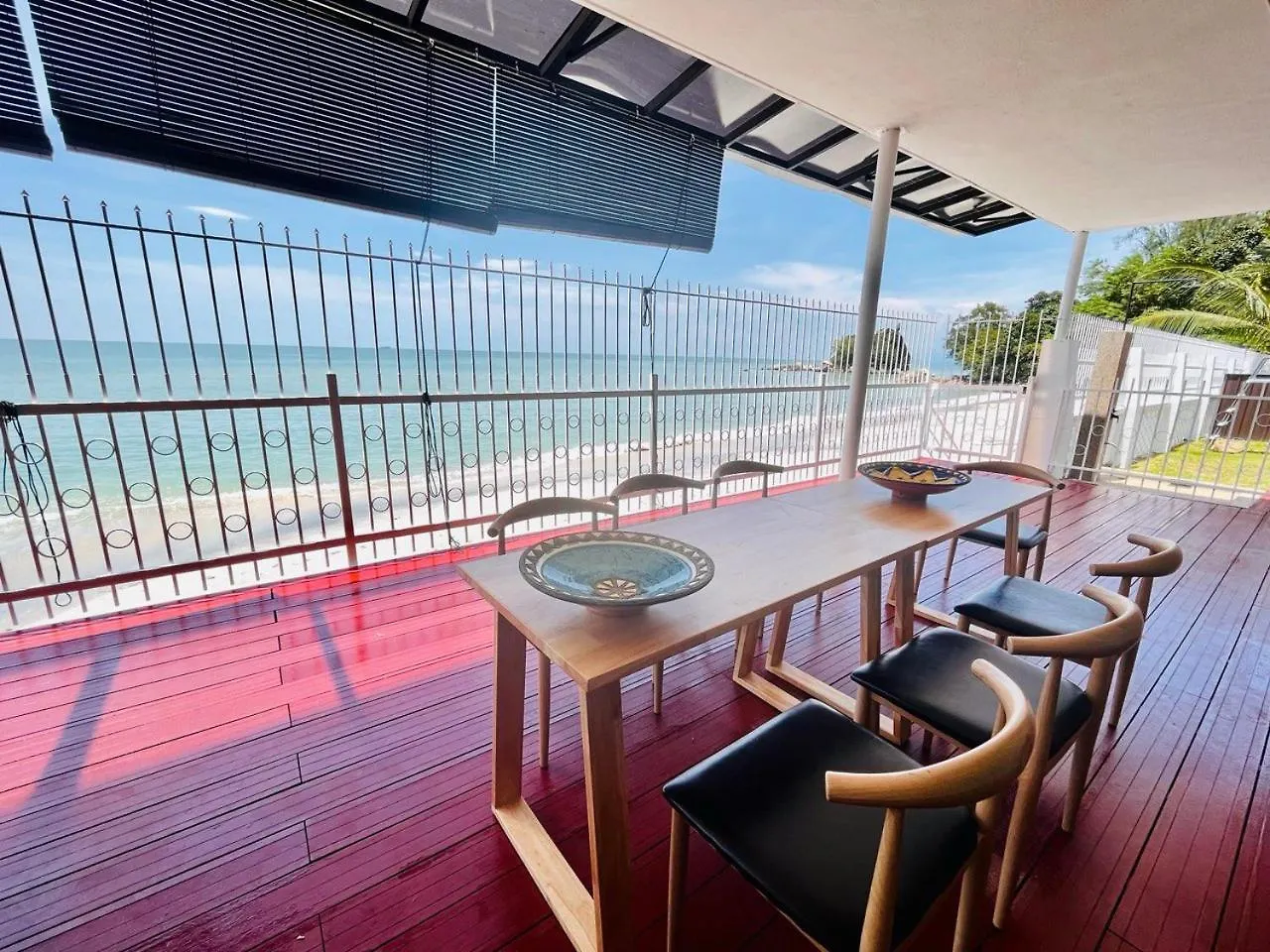 Beachfront Family Bungalow With Seaview Pool, Ktv, Pool, Ps5, Speaker System, Bbq & More!! Танджунг-Бунга