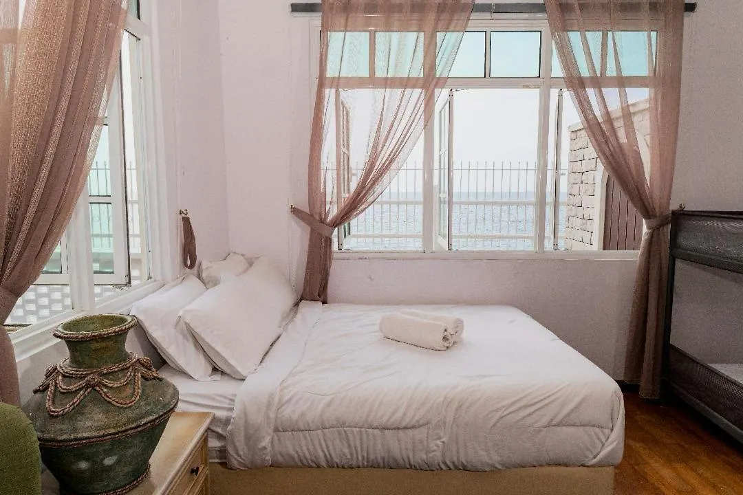 Beachfront Family Bungalow With Seaview Pool, Ktv, Pool, Ps5, Speaker System, Bbq & More!! Танджунг-Бунга