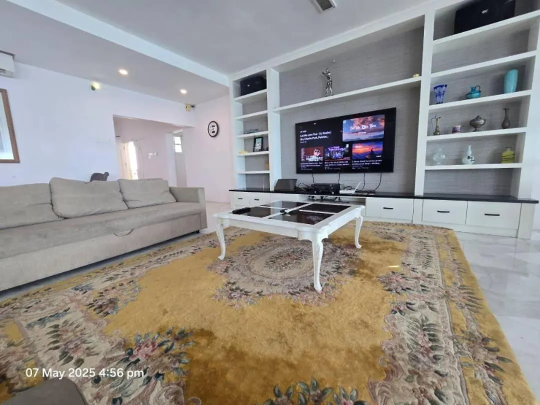 Вилла Beachfront Family Bungalow With Seaview Pool, Ktv, Pool, Ps5, Speaker System, Bbq & More!! Танджунг-Бунга Малайзия
