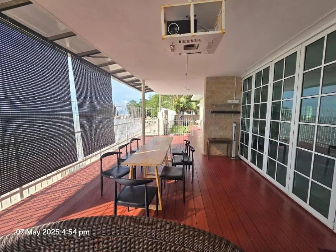 Вилла Beachfront Family Bungalow With Seaview Pool, Ktv, Pool, Ps5, Speaker System, Bbq & More!! Танджунг-Бунга