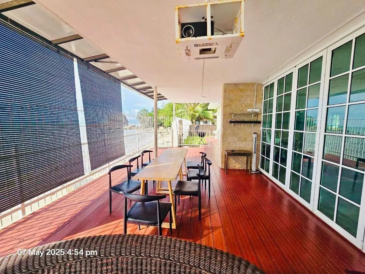 Beachfront Family Bungalow With Seaview Pool, Ktv, Pool, Ps5, Speaker System, Bbq & More!! Танджунг-Бунга Вилла