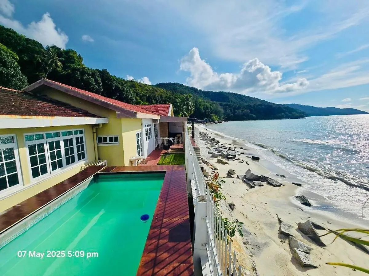 Вилла Beachfront Family Bungalow With Seaview Pool, Ktv, Pool, Ps5, Speaker System, Bbq & More!! Танджунг-Бунга
