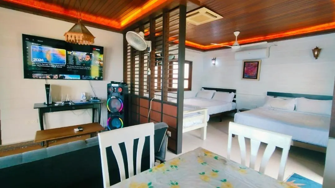 Вилла Beachfront Family Bungalow With Seaview Pool, Ktv, Pool, Ps5, Speaker System, Bbq & More!! Танджунг-Бунга