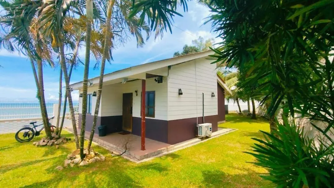 Beachfront Family Bungalow With Seaview Pool, Ktv, Pool, Ps5, Speaker System, Bbq & More!! Танджунг-Бунга Малайзия